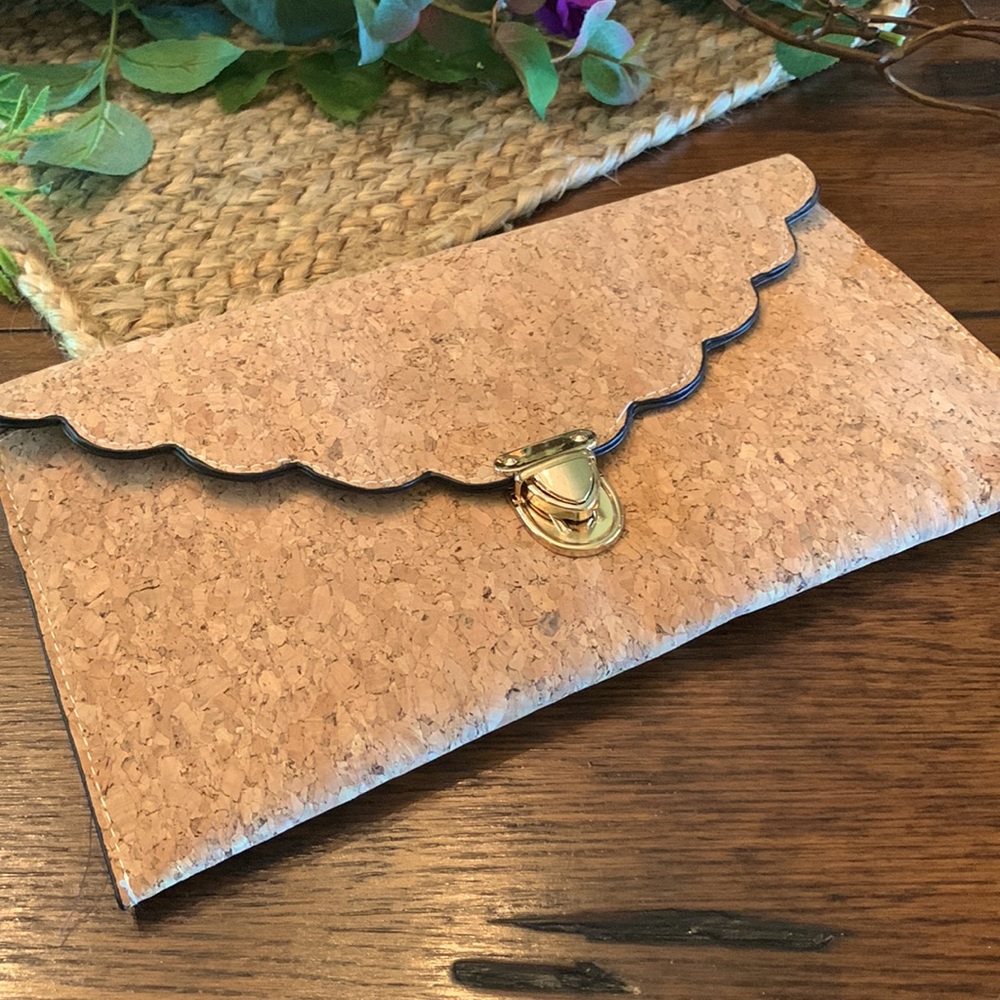 Scalloped Cork and Gold Clutch - Picture 2 of 4